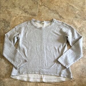 Caslon woman’s Gray Crew Neck Long Sleeve top  Sweatshirt- size small? Curve hem